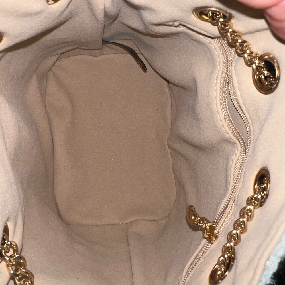Chanel Cream and Gold Shoulder Bag - Picture 5 of 7